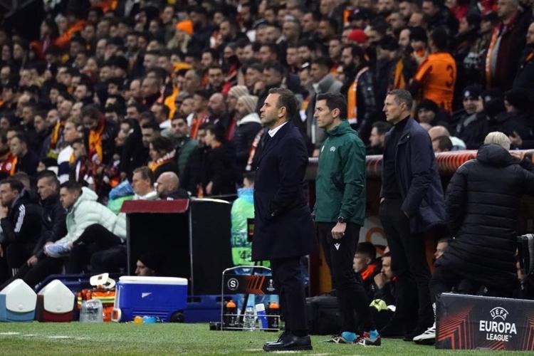 Galatasarayda Sparta Prag maçı öncesi alarm Köhn olmadı, Okan Buruk kadroyu değiştirdi