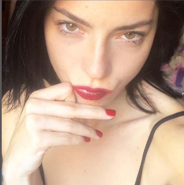 Merve Boluğurdan Kara Melek paylaşımı Beğeni yağmuru geldi