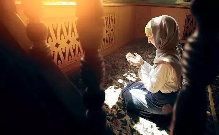 Berat kandilinde Duhan Suresi okunur mu Duhan suresi 4. ayet Berat Kandilinde neden okunur, berat kandili ile ilgili ayetler var mı