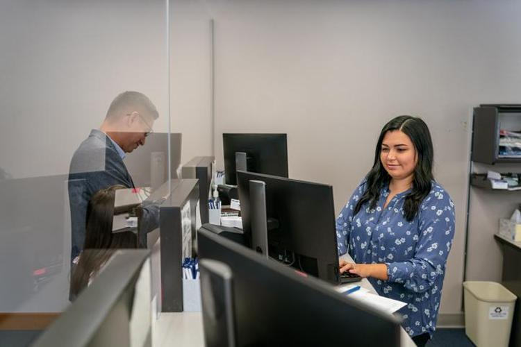 Klinik destek elemanı nedir, ne iş yapar Klinik destek elemanı hastane maaşı 2024 ne kadar, klinik destek elemanı alımı başvuru nasıl yapılır