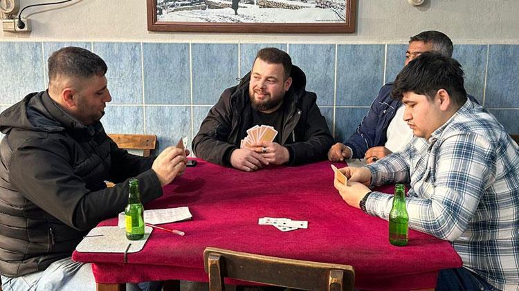 Müşterilerinin kavgalarından bıktı, kahvehanesinde siyasi tartışmaları yasakladı