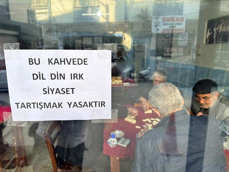 Müşterilerinin kavgalarından bıktı, kahvehanesinde siyasi tartışmaları yasakladı
