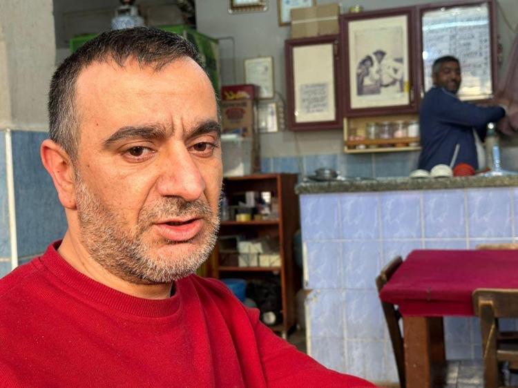 Müşterilerinin kavgalarından bıktı, kahvehanesinde siyasi tartışmaları yasakladı