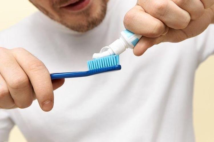Oruca niyet ettikten sonra diş fırçalanır mı Diş fırçalamak ( Dişçiye gitmek, implant yaptırmak) orucu bozar mı