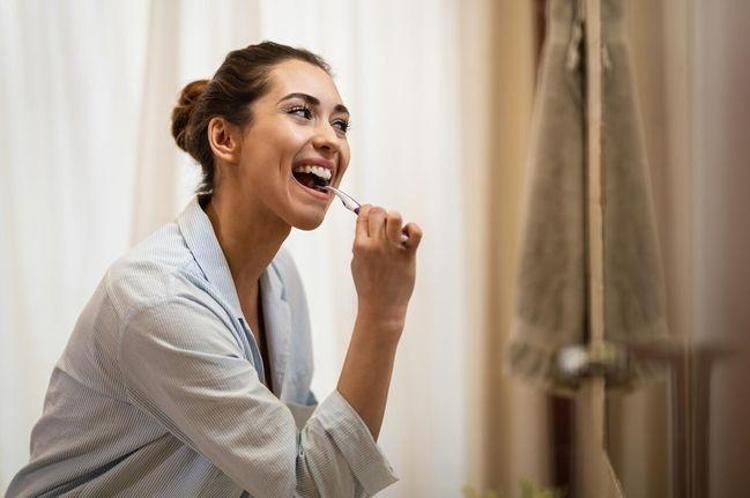 Oruca niyet ettikten sonra diş fırçalanır mı Diş fırçalamak ( Dişçiye gitmek, implant yaptırmak) orucu bozar mı