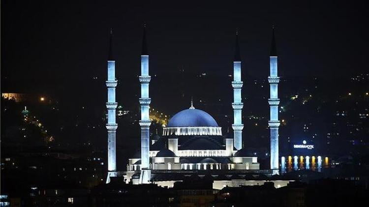 Kadir Gecesi Kadir Suresi kaç kere okunmalı Kadir Suresi okunuşu, anlamı, tefsiri Kadir Suresinden sonra Asr Suresi okunur mu, kadir suresinden sonra gelen sure hangisi, İhlas mı