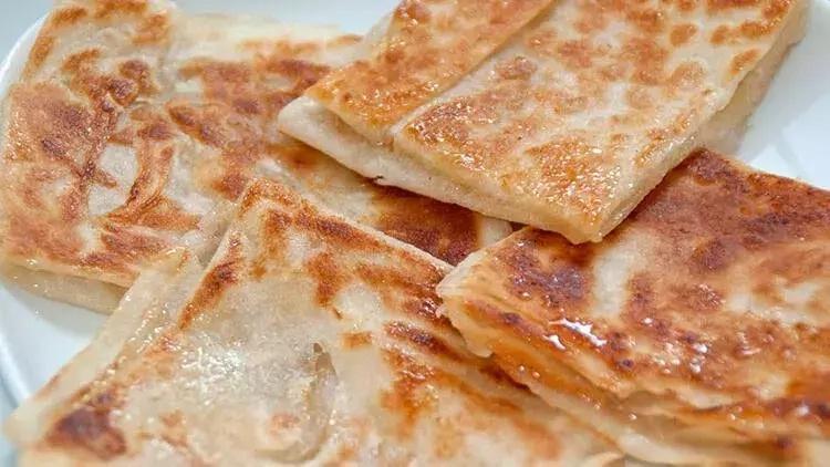 Sahurda tok tutan hamur işi tarifi: Zahmetsiz börek tavada kolayca yapılır; mide yakmaz susatmaz