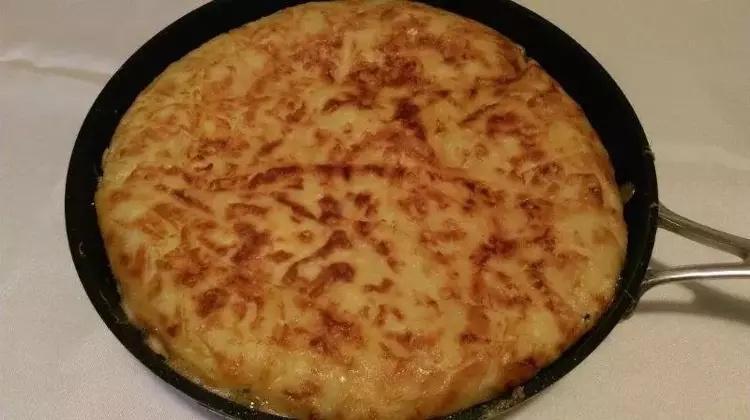 Sahurda tok tutan hamur işi tarifi: Zahmetsiz börek tavada kolayca yapılır; mide yakmaz susatmaz