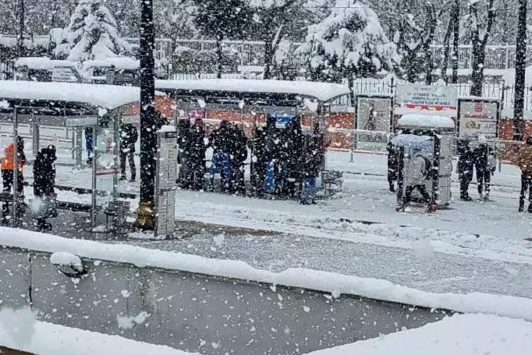 Sıcak hava gidiyor kar yağışları geliyor Meteorolojiden çığ ve toz aşımı uyarısı