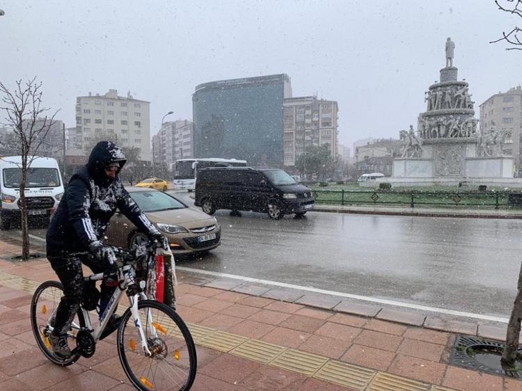 Martta kara kış Kar lapa lapa yağacak
