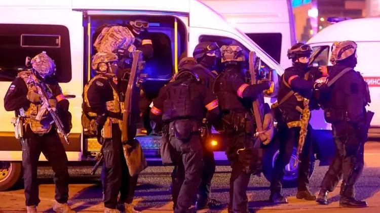 Rusyada katliam Onlarca ölü ve yaralı var, teröristlerin kimlikleri belli oldu, Putinden ilk mesaj