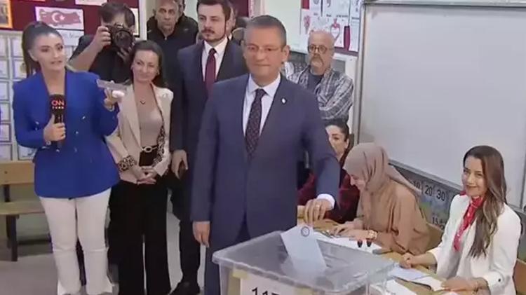 CHP LİDERİ ÖZEL, OYUNU KULLANDI