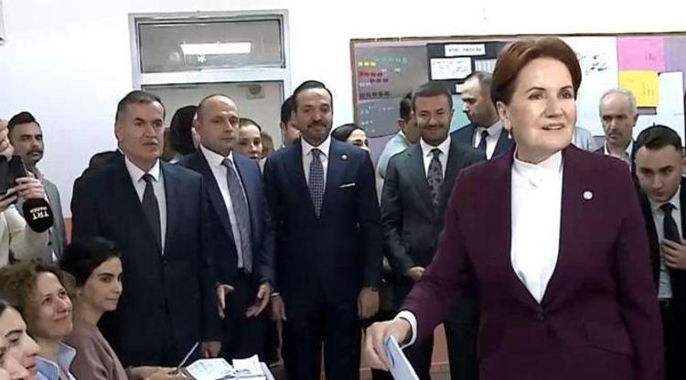 MERAL AKŞENER ANKARADA OY KULLANDI