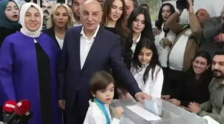 CUMHUR İTTİFAKININ ABB BAŞKAN ADAYI ALTINOK OYUNU KULLANDI