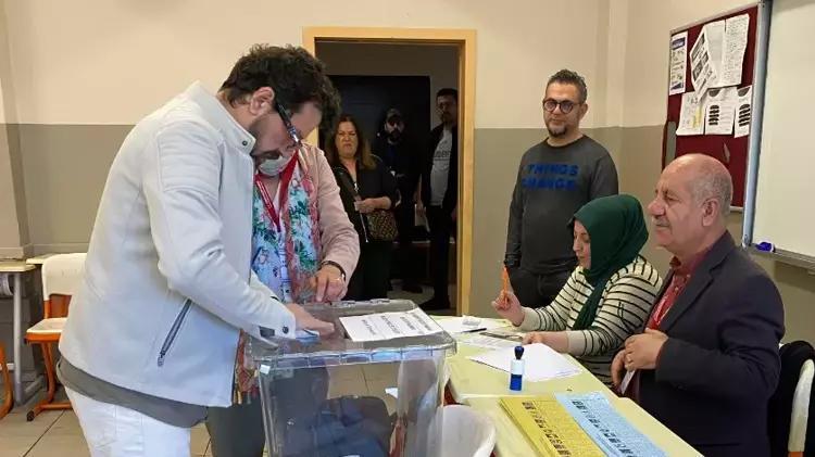 Ünlü isimler sandık başında