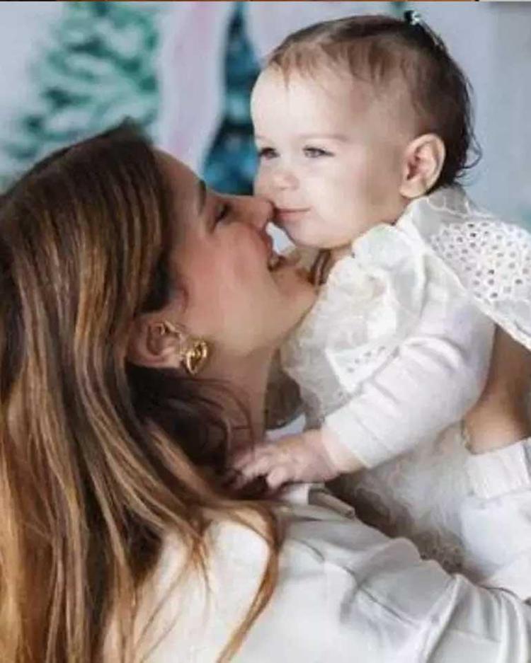 Hazal Kayadan hayranlarını ikiye bölecek yeni imaj