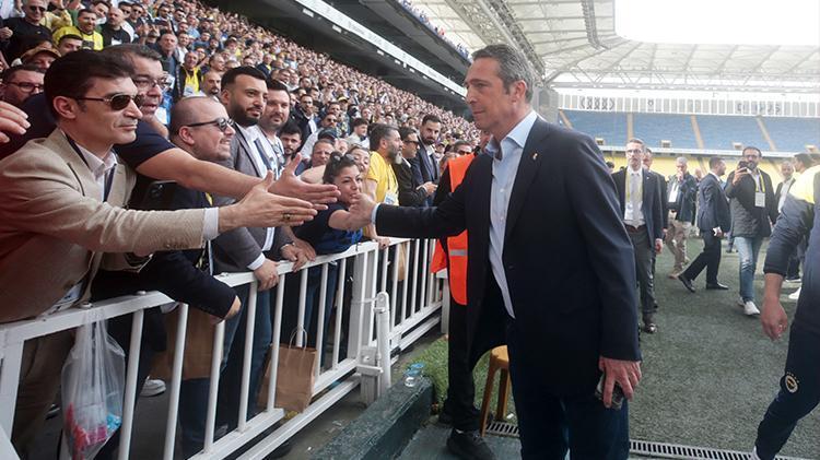 Fenerbahçe genel kurulunda Sadettin Saran bombası Ali Koçun yanından ayrılmadı, İsmail Kartaldan yeni imaj