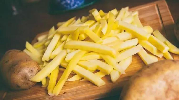 Airfryerda çıtır çıtır patates kızartması tüyosu - Bir tutam atınca fast food gibi oluyor