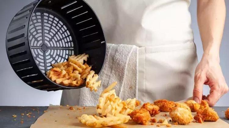 Airfryerda çıtır çıtır patates kızartması tüyosu - Bir tutam atınca fast food gibi oluyor