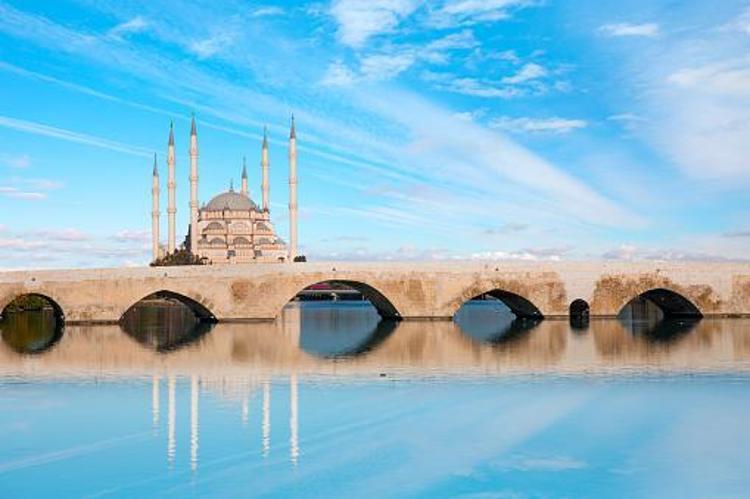 Bir Adanalılar bir de Fransızlar anlıyor İşte anarya, cardın ve diğerleri...