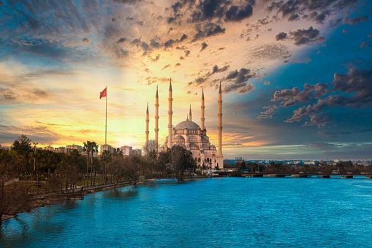 Bir Adanalılar bir de Fransızlar anlıyor İşte anarya, cardın ve diğerleri...