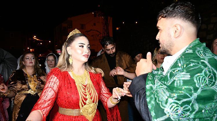 Aşiret düğününde toplanan para dudak uçuklattı