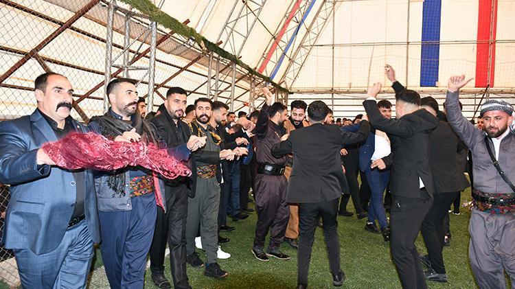 Aşiret düğününde toplanan para dudak uçuklattı