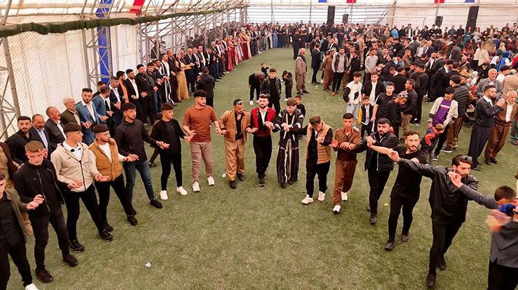 Aşiret düğününde toplanan para dudak uçuklattı