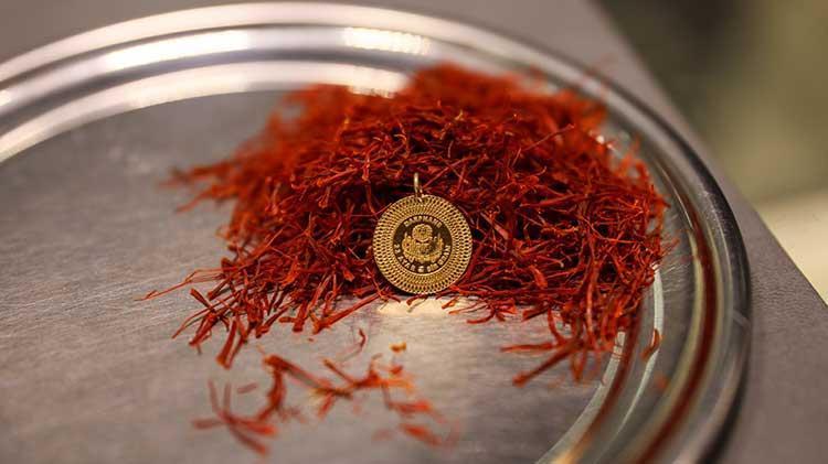 Bir avucu altın kadar 4 gram safran ile 1 gram altının fiyatı aynı