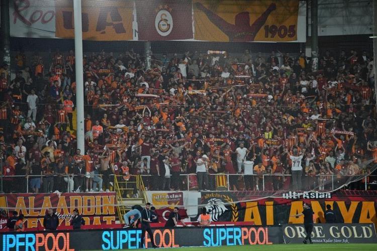 Alanyaspor - Galatasaray maçında gol yağmuru Aslan liderliği geri aldı