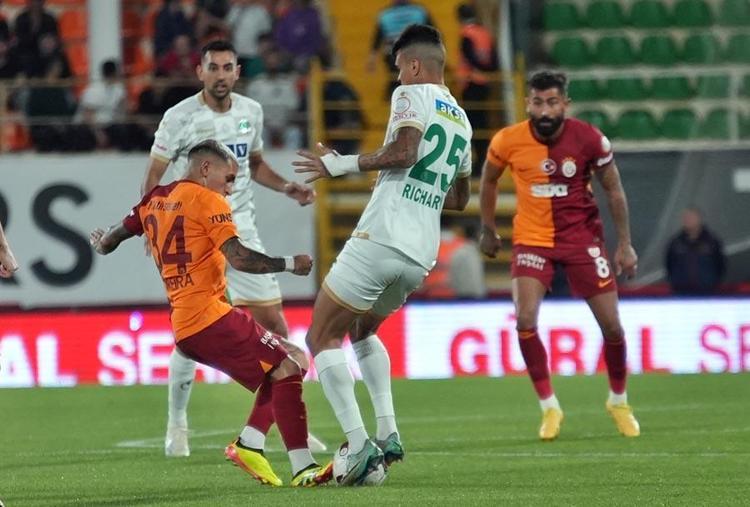 Alanyaspor - Galatasaray maçında gol yağmuru Aslan liderliği geri aldı