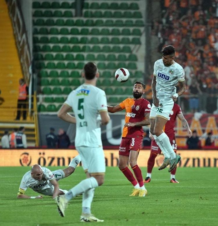 Alanyaspor - Galatasaray maçında gol yağmuru Aslan liderliği geri aldı