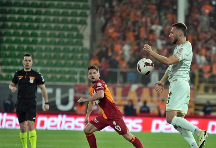 Alanyaspor - Galatasaray maçında gol yağmuru Aslan liderliği geri aldı