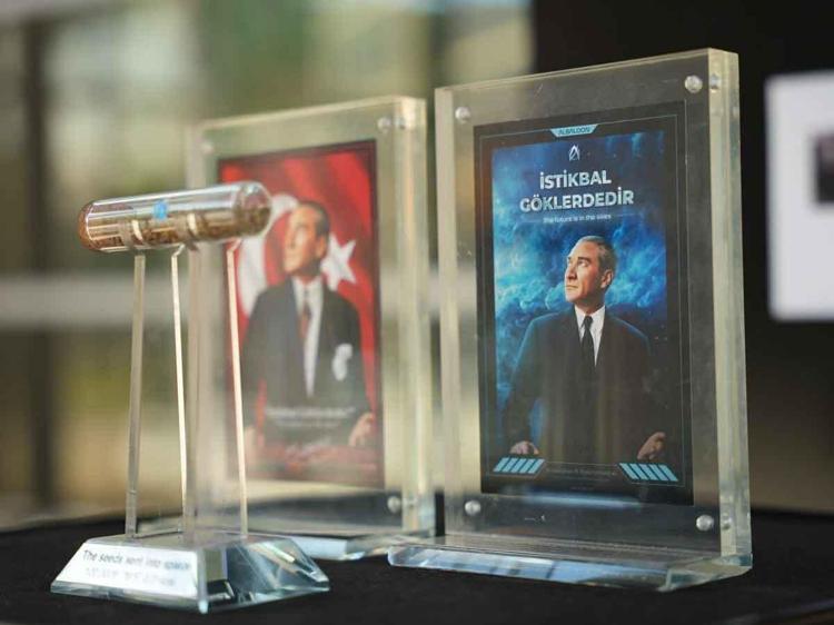 Uzaya gönderilen ilk Atatürk fotoğrafı Adanada