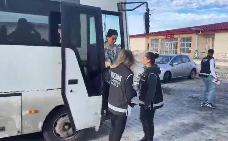 DİLAN POLAT ENGİN POLATLA GÖZ GÖZE GELİNCE GÖZYAŞLARINA BOĞULDU