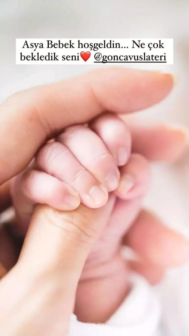Gonca Vuslateri ilk bebeğini kucağına aldı Kızına verdiği isim dikkat çekti