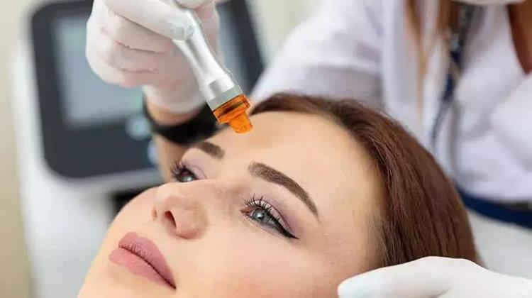 Yaptırdığı botoks 8 yıl sonra bile başına iş açtı Şişlikler herkesi dehşete düşürdü
