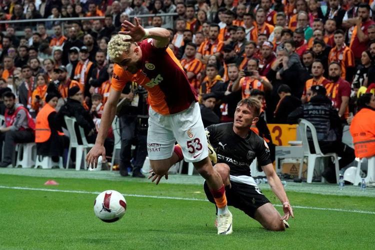 Galatasaray transferde rekoru kıracak Barış Alper Yılmaza dev talip