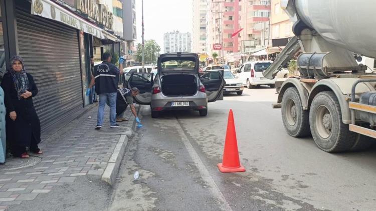 İş yerine düzenlenen silahlı saldırıda otomobiliyle seyreden kadın vuruldu