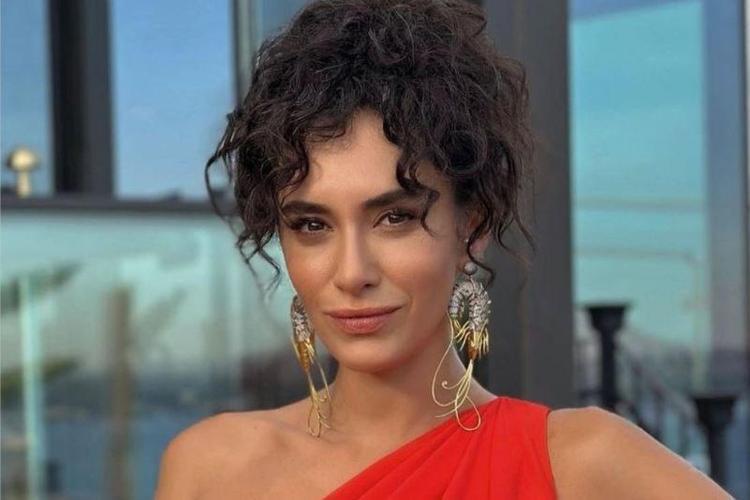 Hande Doğandemir kendini tutamadı: Önce terbiyeli olacaksın