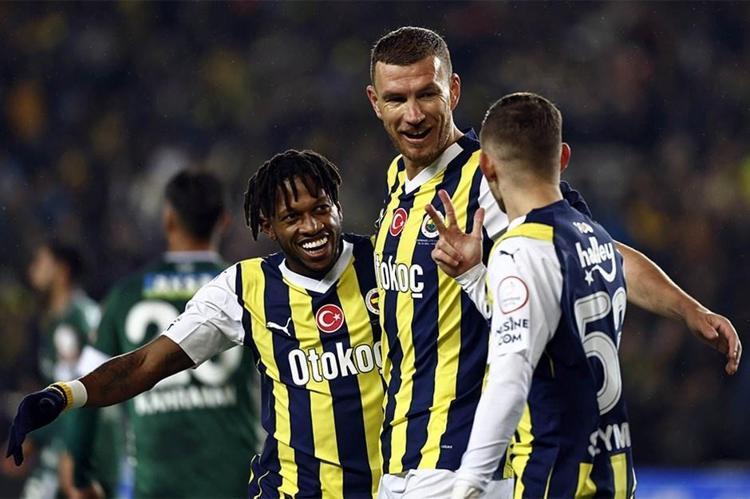 Fenerbahçede sarı kart sınırında olan futbolcular: Hangi oyuncu ceza sınırında
