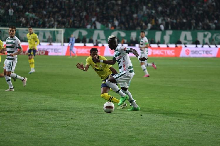 Fenerbahçe, şampiyonluk yarışında ağır yara aldı