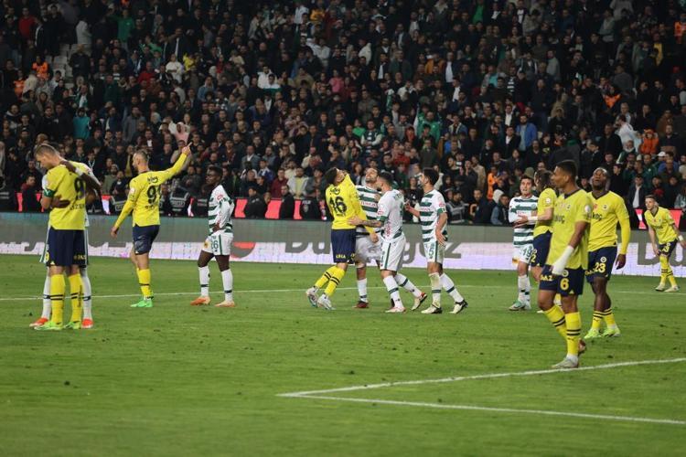 Fenerbahçe, şampiyonluk yarışında ağır yara aldı