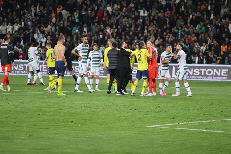 Fenerbahçe, şampiyonluk yarışında ağır yara aldı