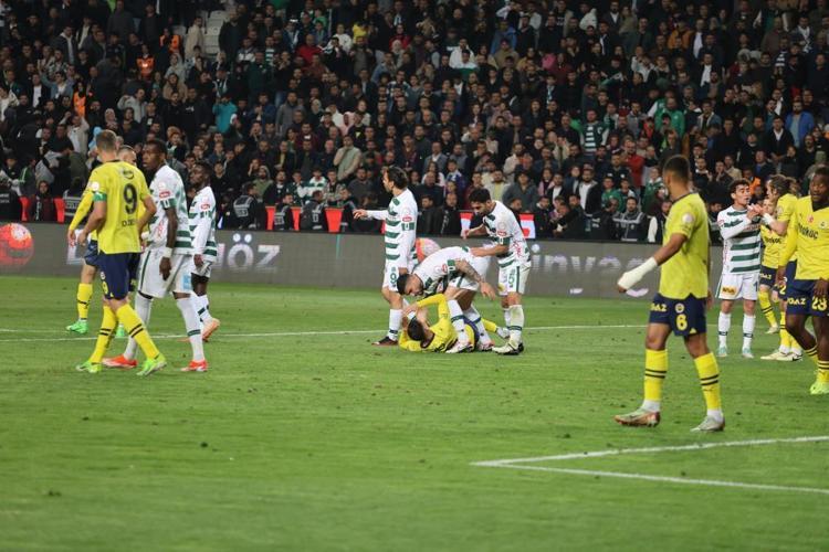 Fenerbahçe, şampiyonluk yarışında ağır yara aldı