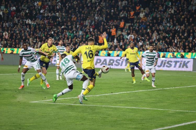Fenerbahçe, şampiyonluk yarışında ağır yara aldı