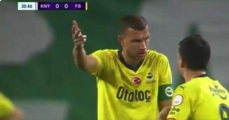 Mert Hakan Edin Dzekoya atarlandı Konyaspor maçında saha ortasında taktik yok, kavga var Dzeko ne yapacağını şaşırdı