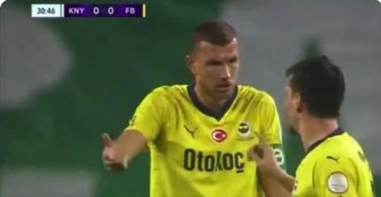 Mert Hakan Edin Dzekoya atarlandı Konyaspor maçında saha ortasında taktik yok, kavga var Dzeko ne yapacağını şaşırdı
