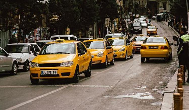 Taksi plakası borsası Yarım saatte 375 bin lira fark oluşuyor, SMS ile satmaya çalışıyorlar