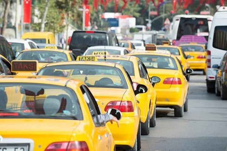 Taksi plakası borsası Yarım saatte 375 bin lira fark oluşuyor, SMS ile satmaya çalışıyorlar